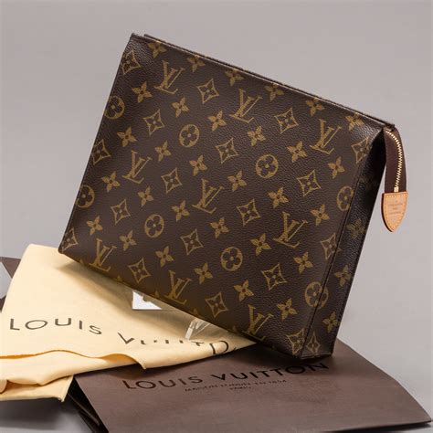 louis vuitton toiletry pouch 26 real vs fake|louis vuitton zipper pouch.